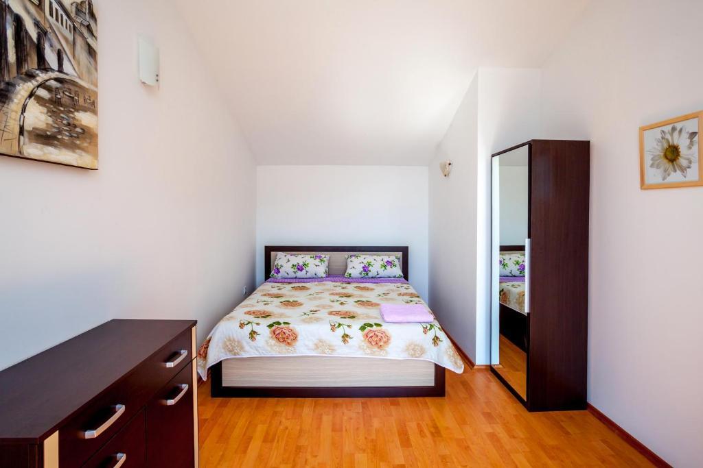 Villa Maria Apartments Каменари Экстерьер фото