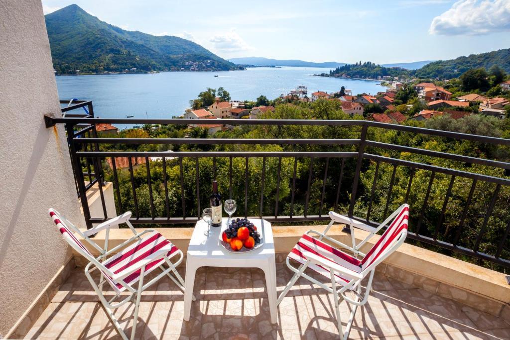 Villa Maria Apartments Каменари Экстерьер фото