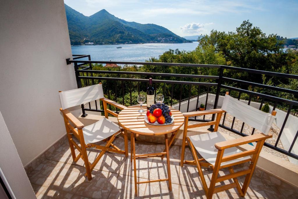 Villa Maria Apartments Каменари Экстерьер фото