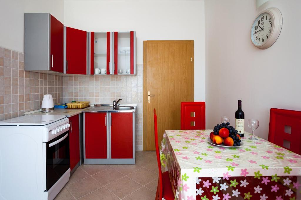 Villa Maria Apartments Каменари Экстерьер фото